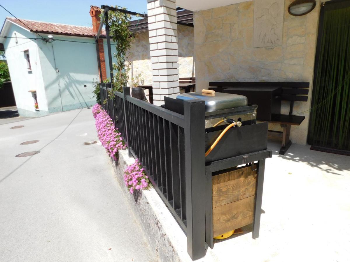 Villa Kamnita Hisa Stari Klesar Ilirska Bistrica Exterior foto